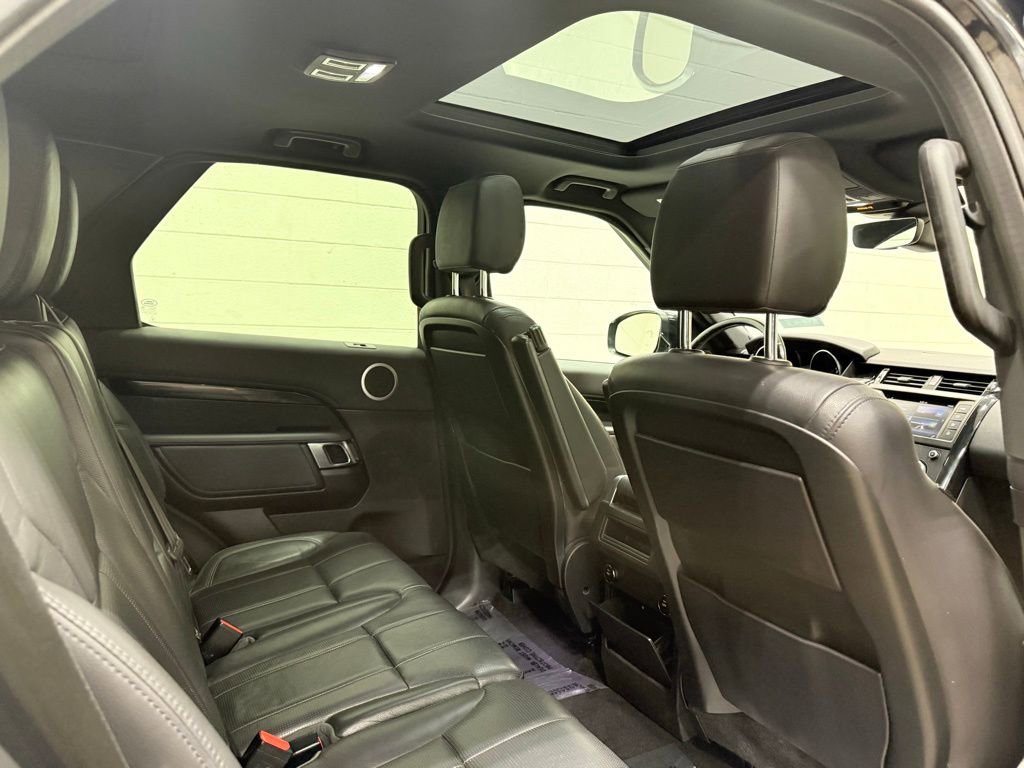 Used 2017 Land Rover Discovery SE image 51