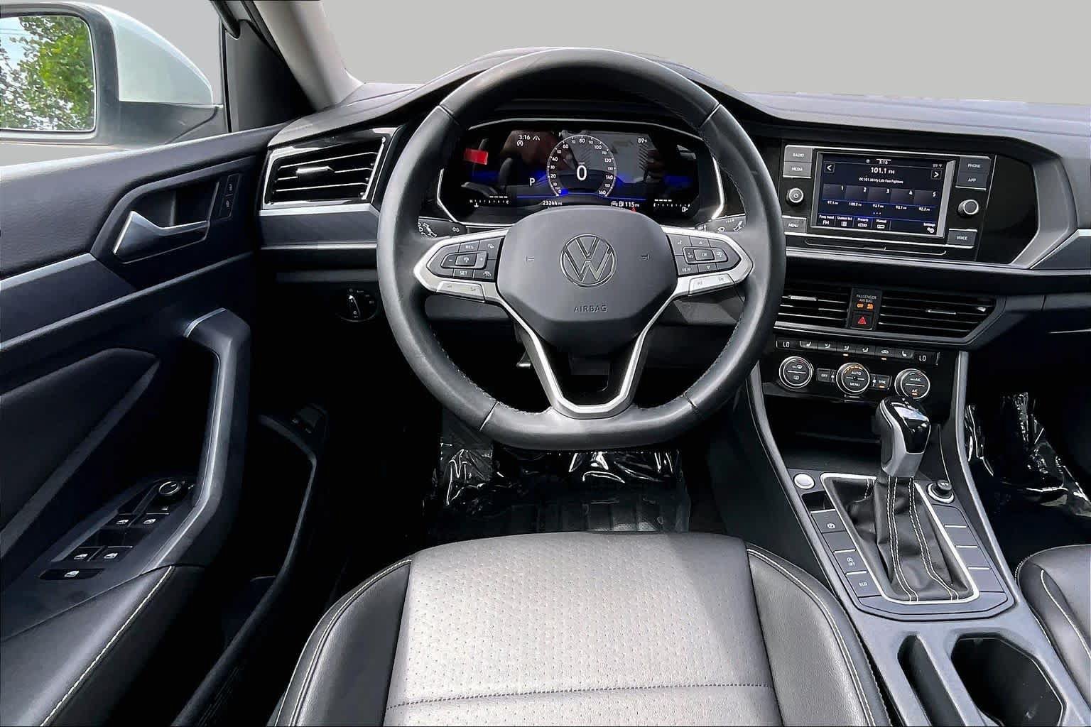 Used 2023 Volkswagen Jetta SE FWD image 6