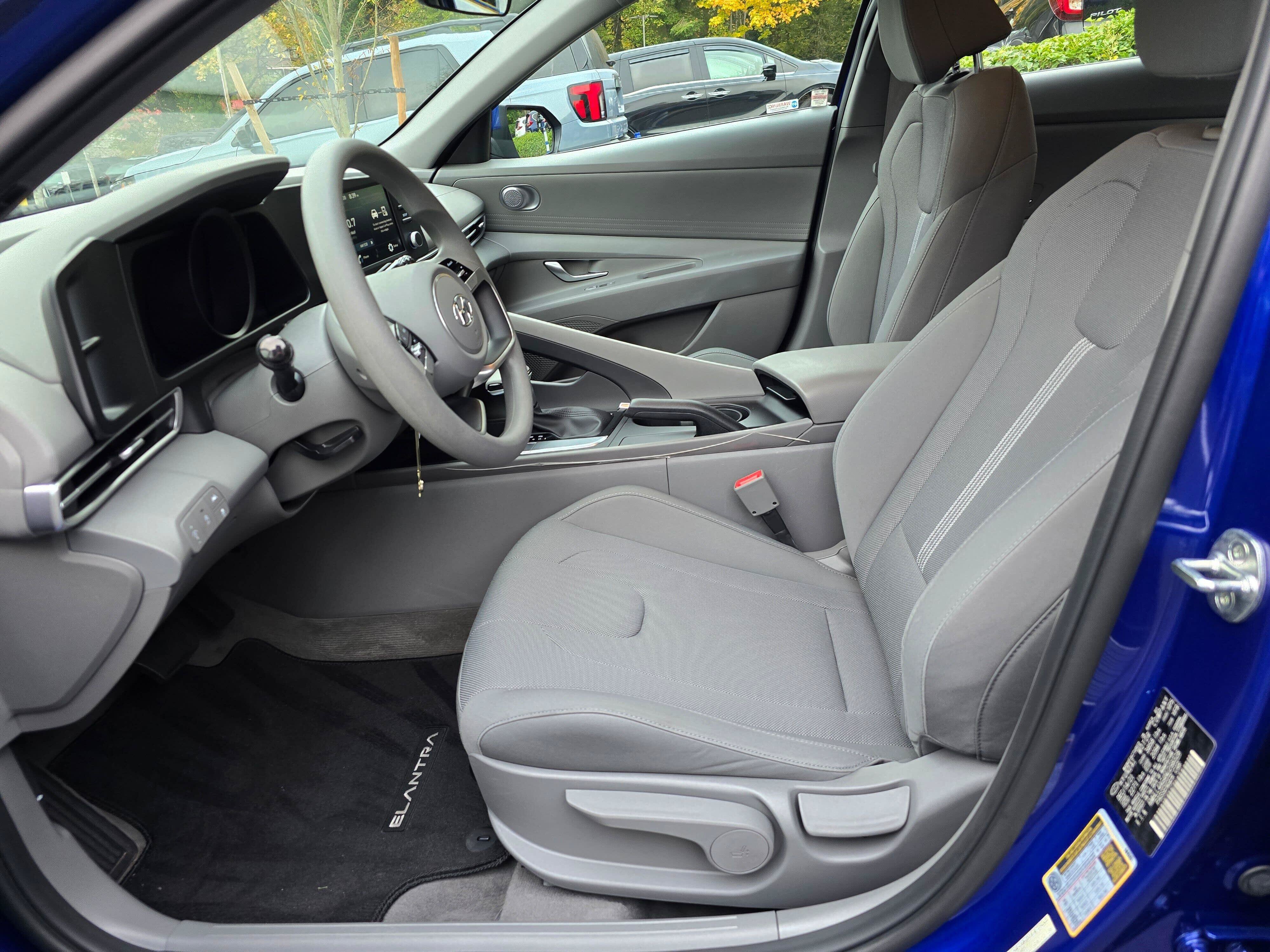 Used 2022 Hyundai Elantra SE FWD image 18