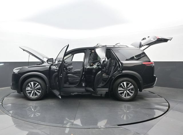 Used 2025 Nissan Pathfinder SL AWD/4WD image 35