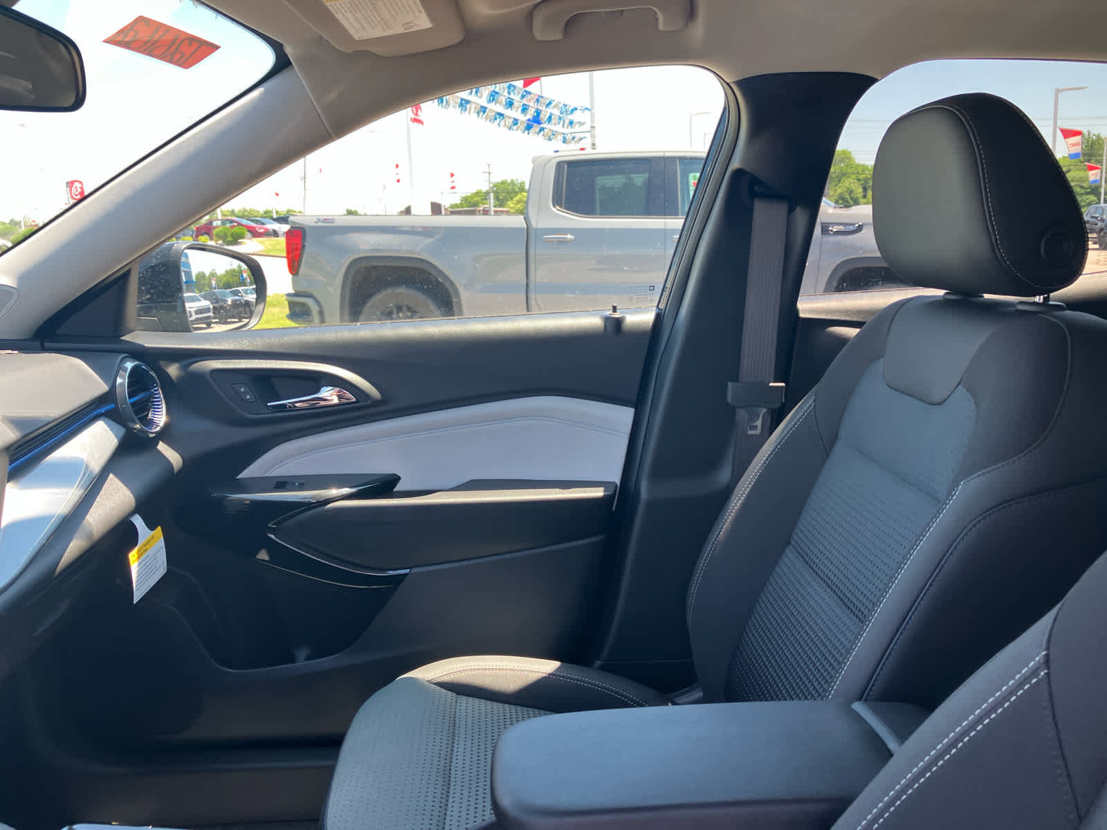 New 2026 Chevrolet Trax LT w/ LT Convenience Package FWD image 10