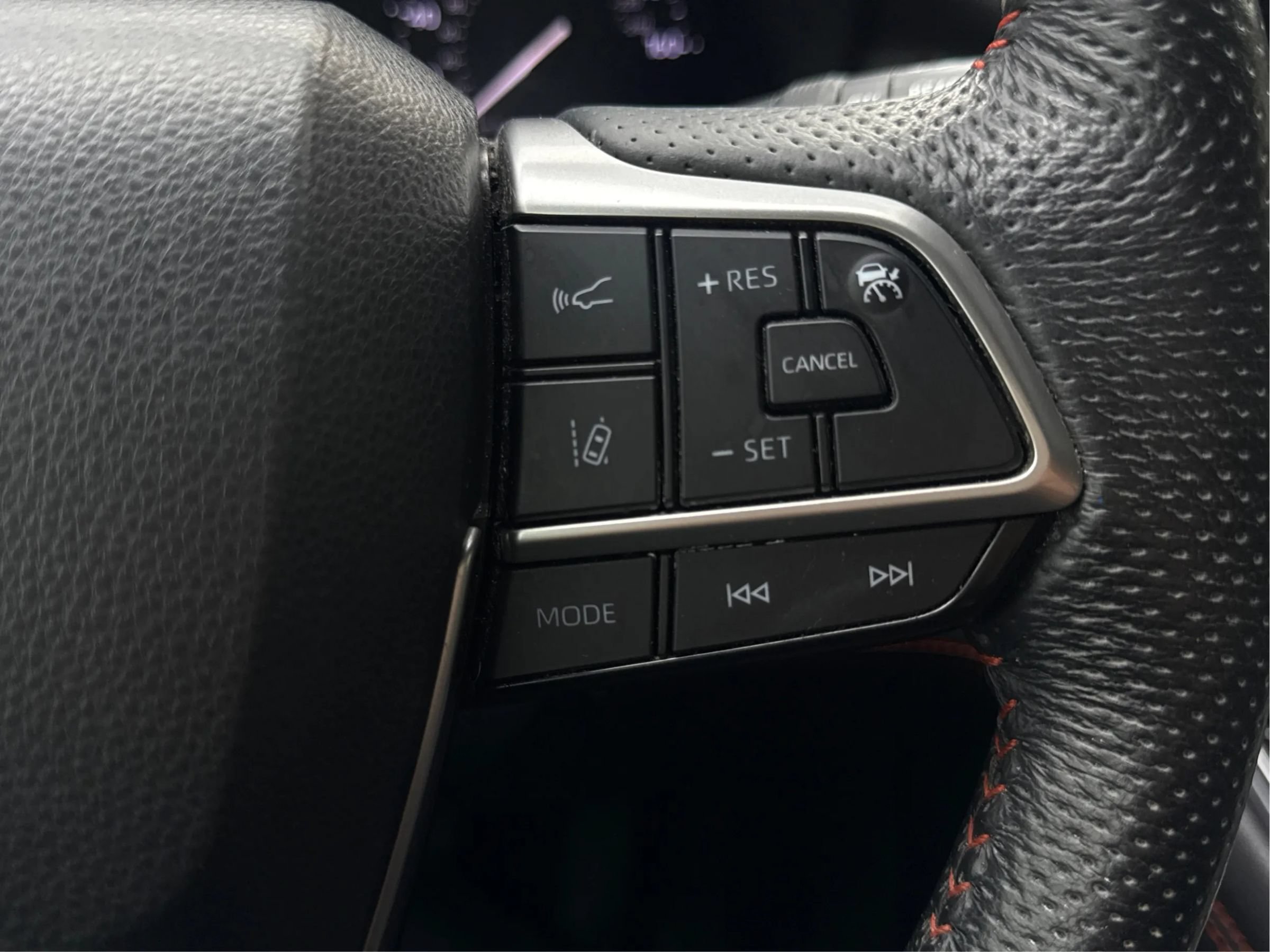 Used 2022 Toyota Sienna XSE FWD image 32