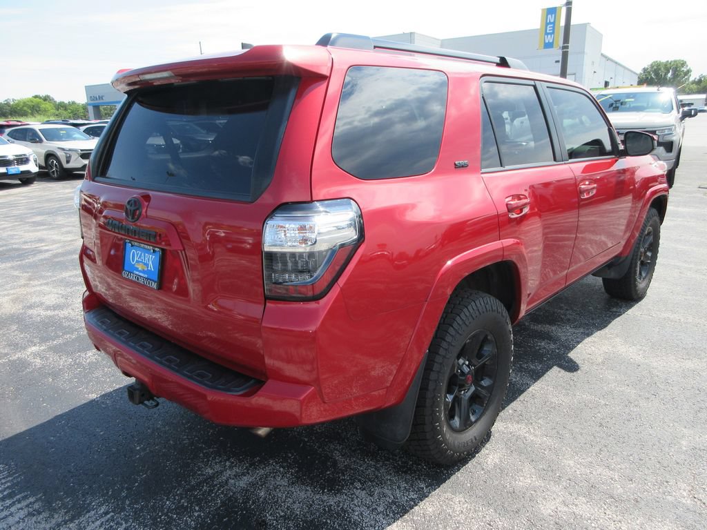 Used 2018 Toyota 4Runner SR5 AWD/4WD image 5