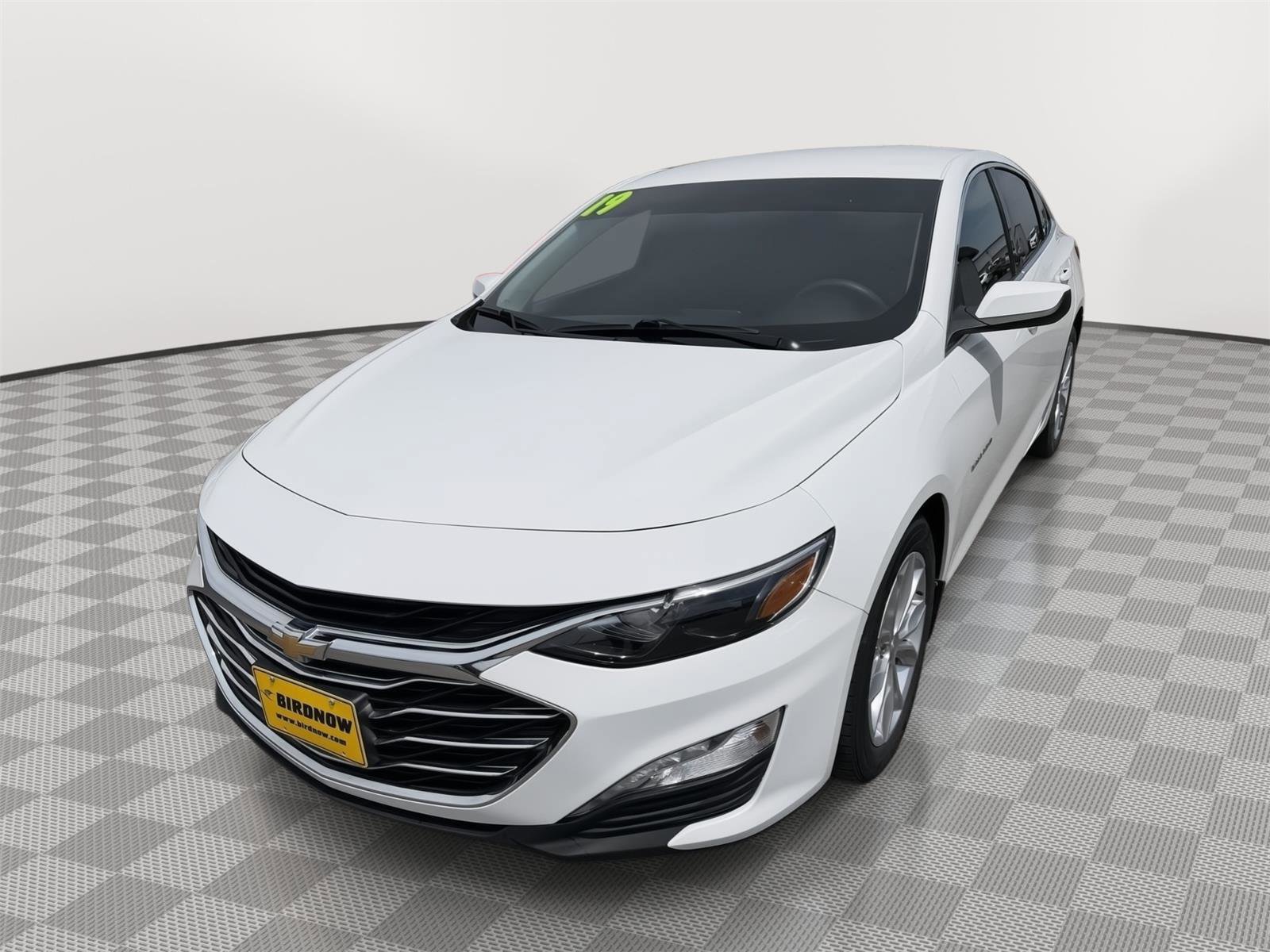 Used 2019 Chevrolet Malibu LT FWD image 2