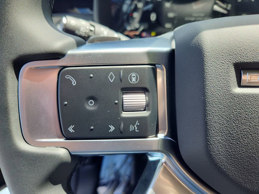 Certified 2025 Land Rover Discovery S AWD/4WD image 19