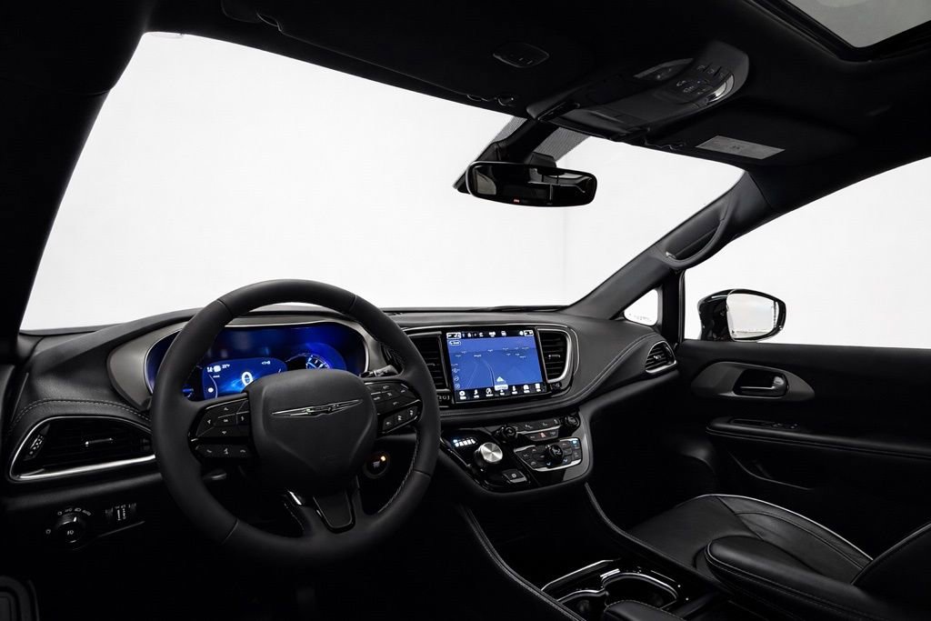 Used 2023 Chrysler Pacifica Limited w/ S Appearance Package image 24