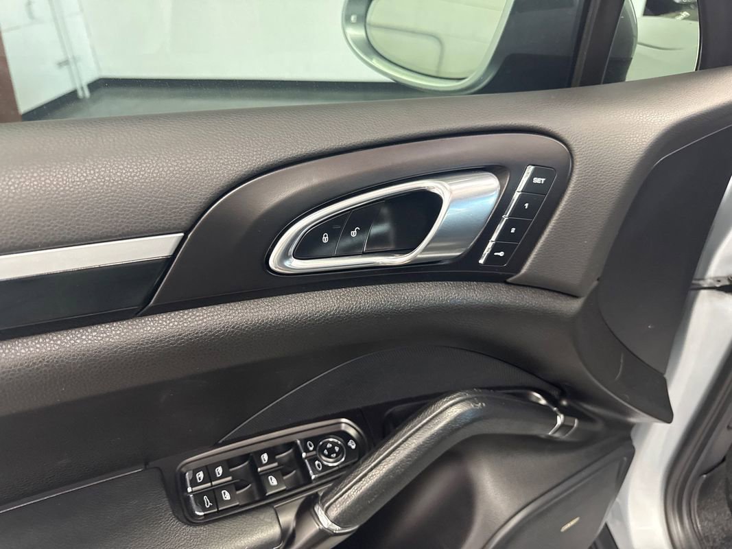 Used 2016 Porsche Cayenne S AWD/4WD image 10