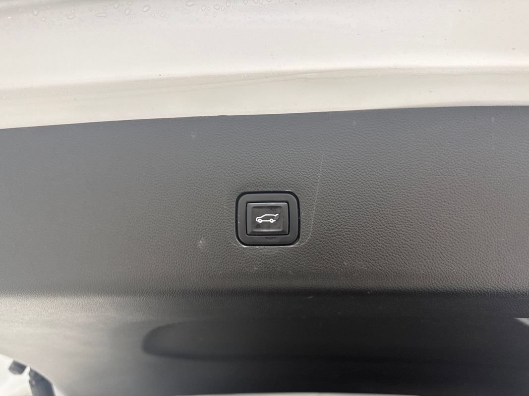 Used 2021 Chevrolet Traverse Premier w/ Redline Edition AWD/4WD image 6
