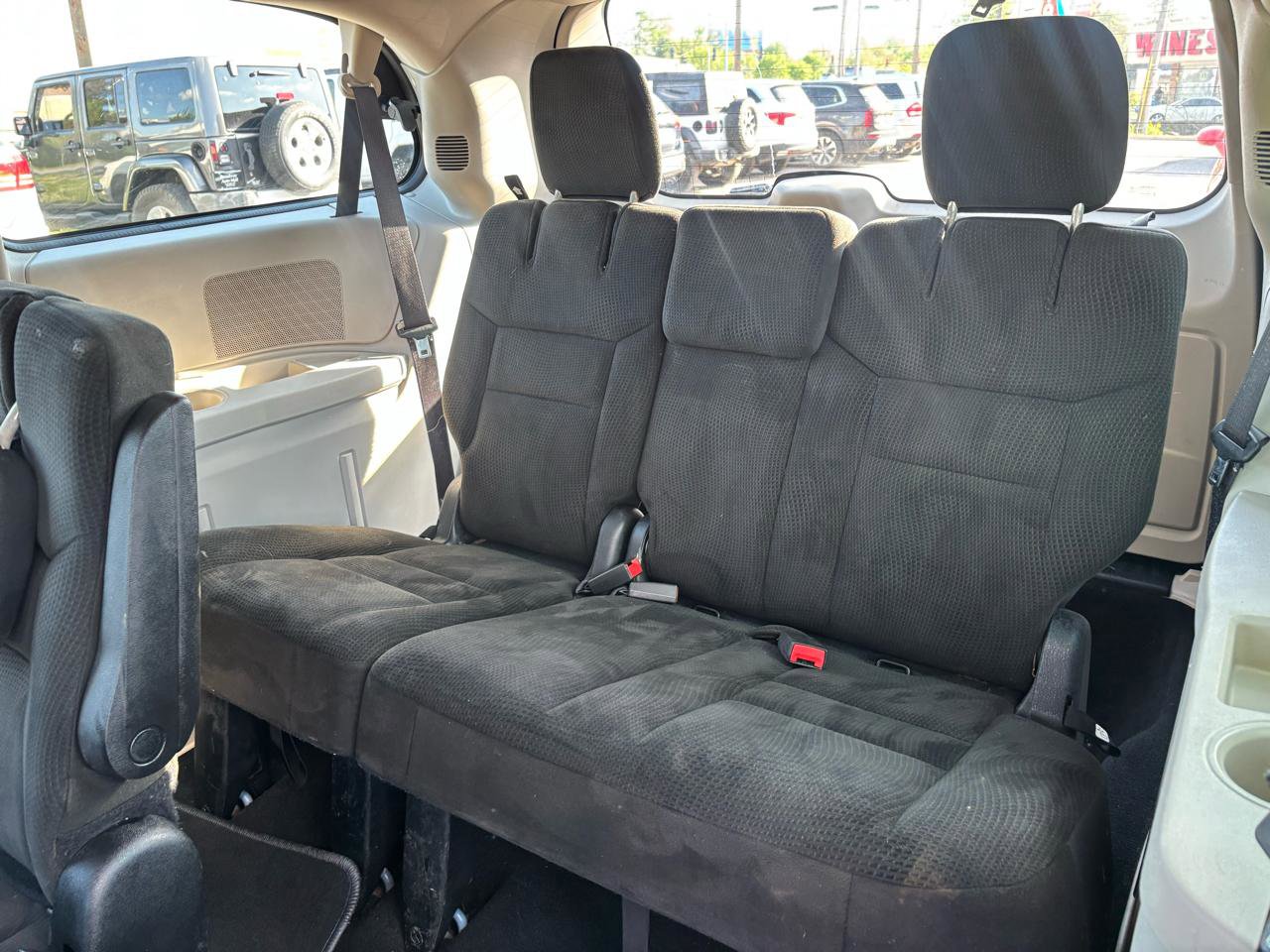 Used 2015 Dodge Grand Caravan American Value Package FWD image 16