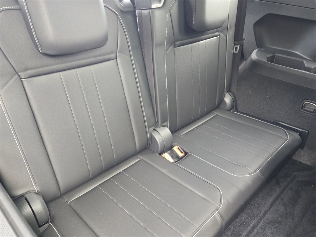 Used 2022 Volkswagen Tiguan SE R-Line image 19