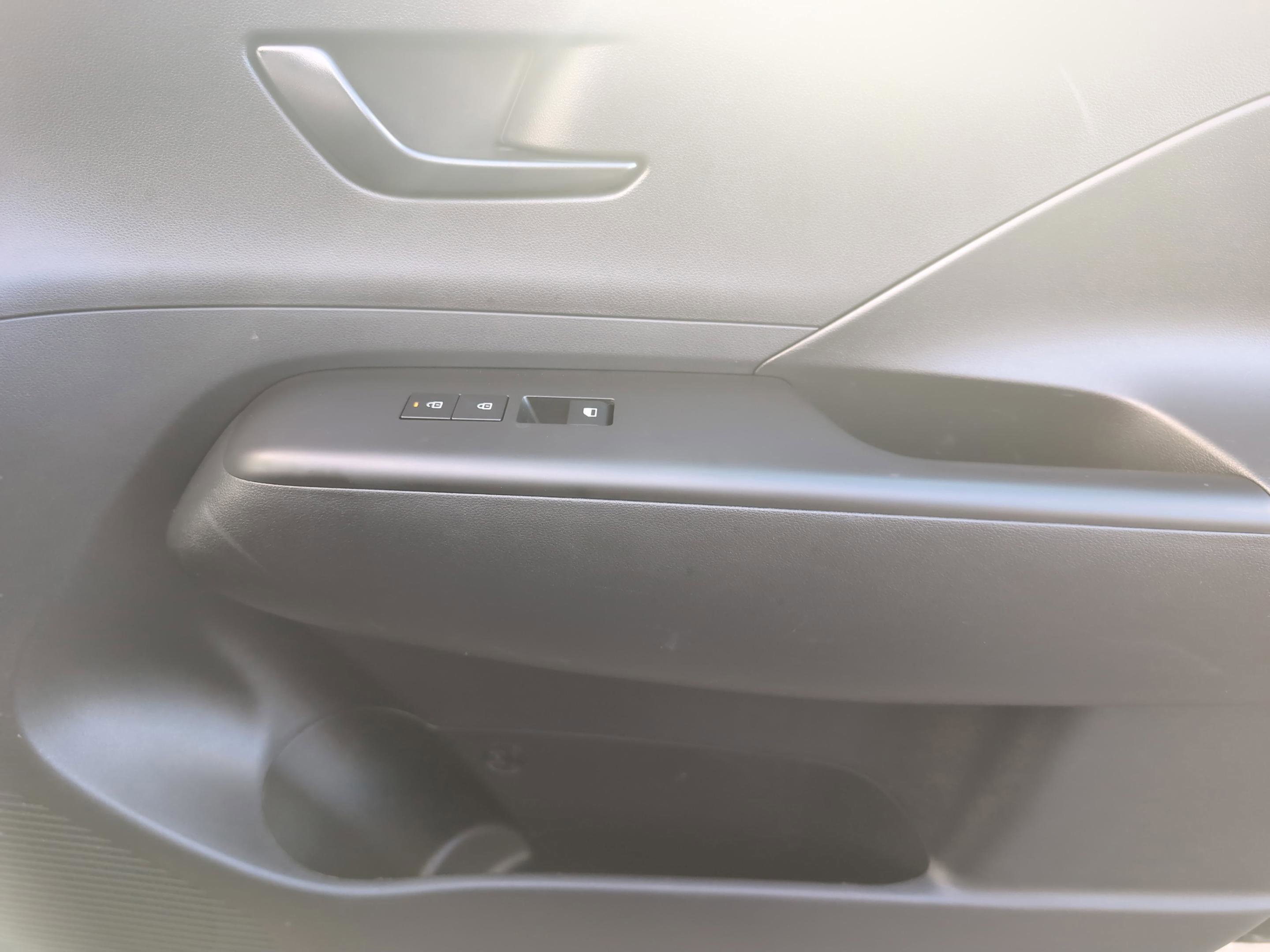 Used 2025 Hyundai Kona SEL image 23