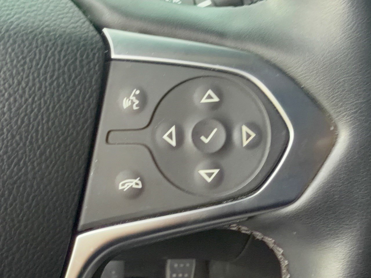 Used 2023 Chevrolet Traverse RS FWD image 19