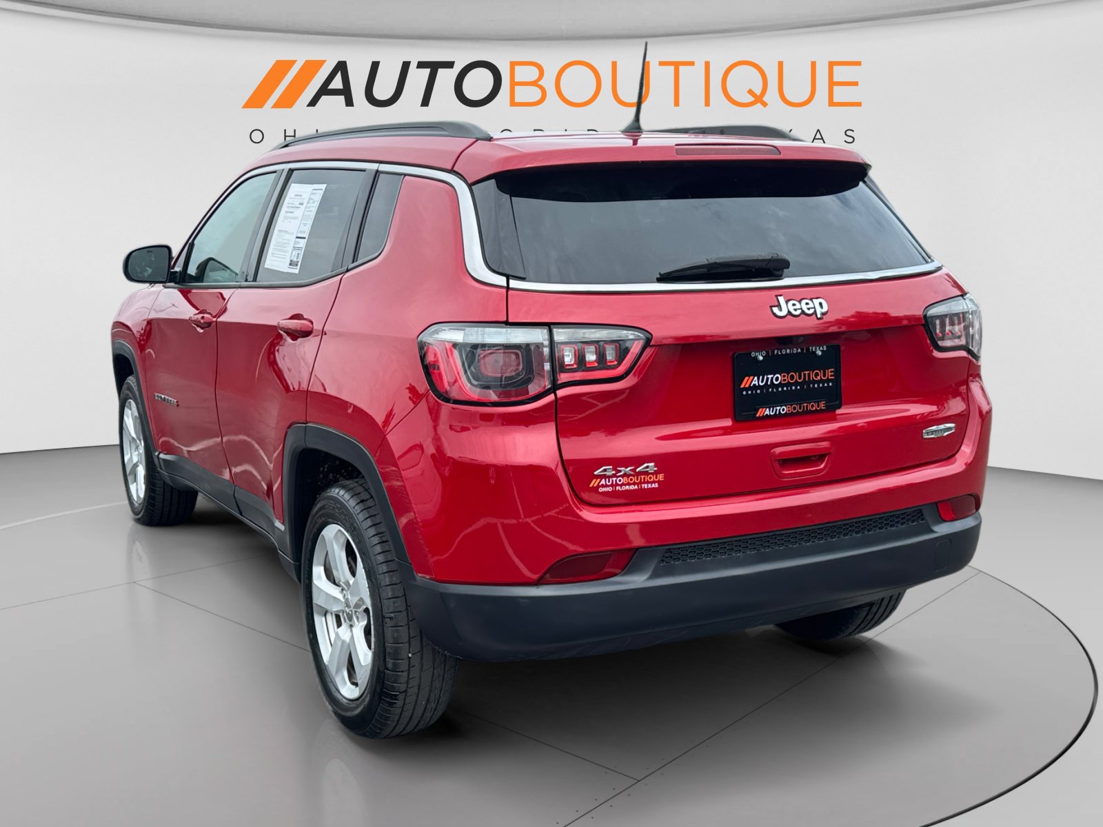 Used 2018 Jeep Compass Latitude w/ Cold Weather Group AWD/4WD image 3