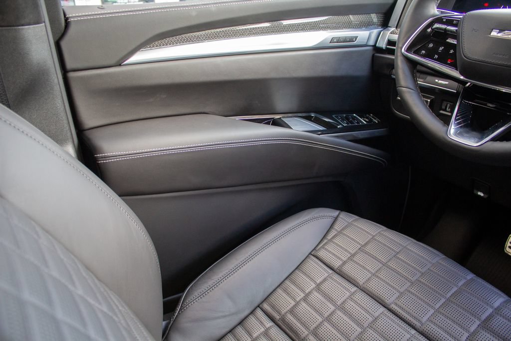 Used 2026 Cadillac Escalade V w/ LPO, ONYX Package AWD/4WD image 19