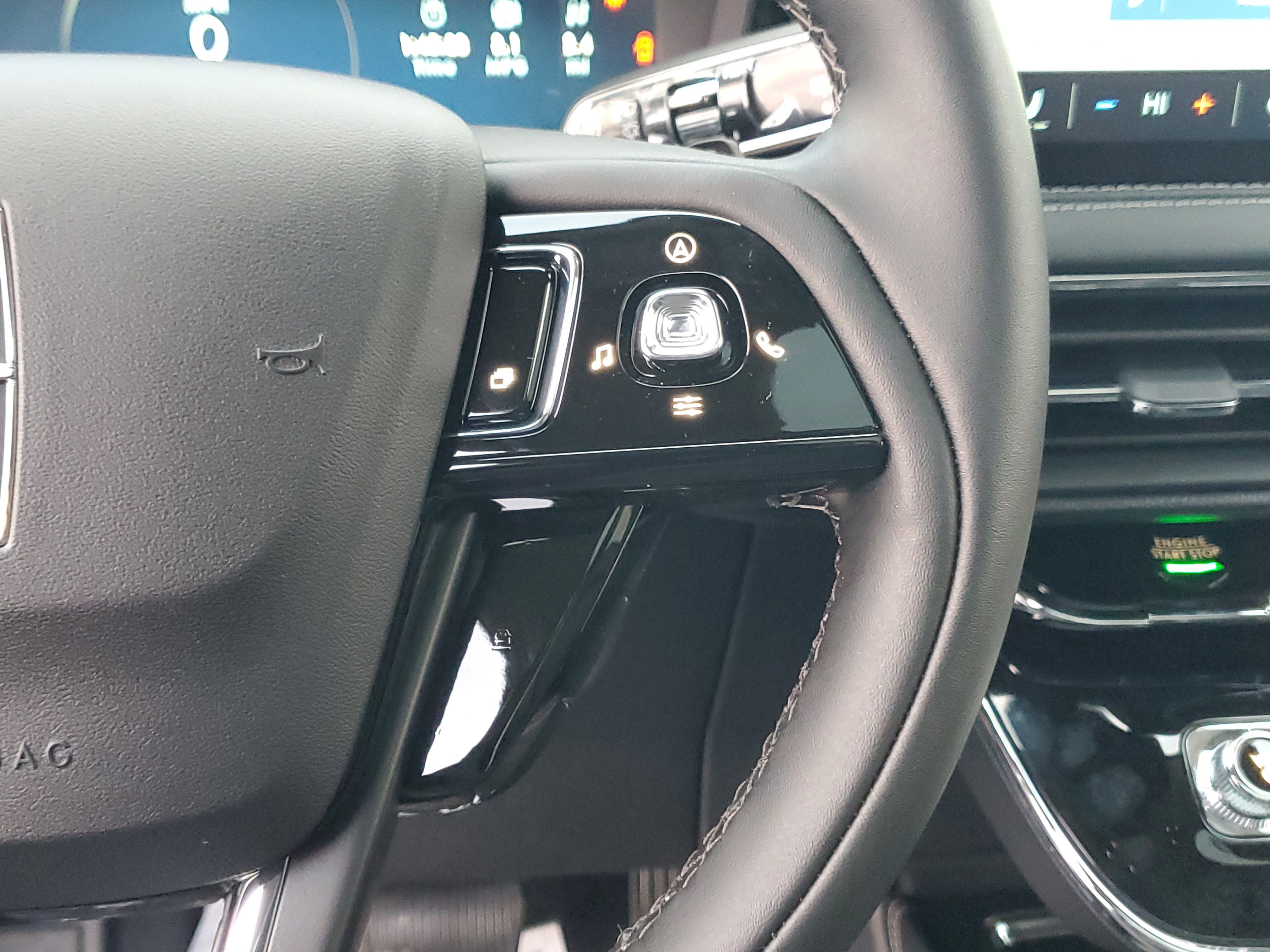 New 2026 Lincoln Corsair Premiere image 18