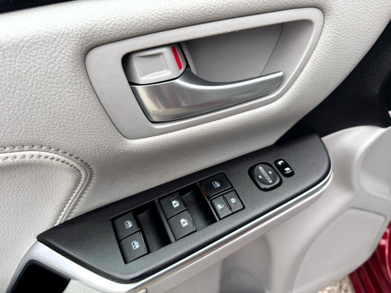 Used 2016 Toyota Camry XLE image 15