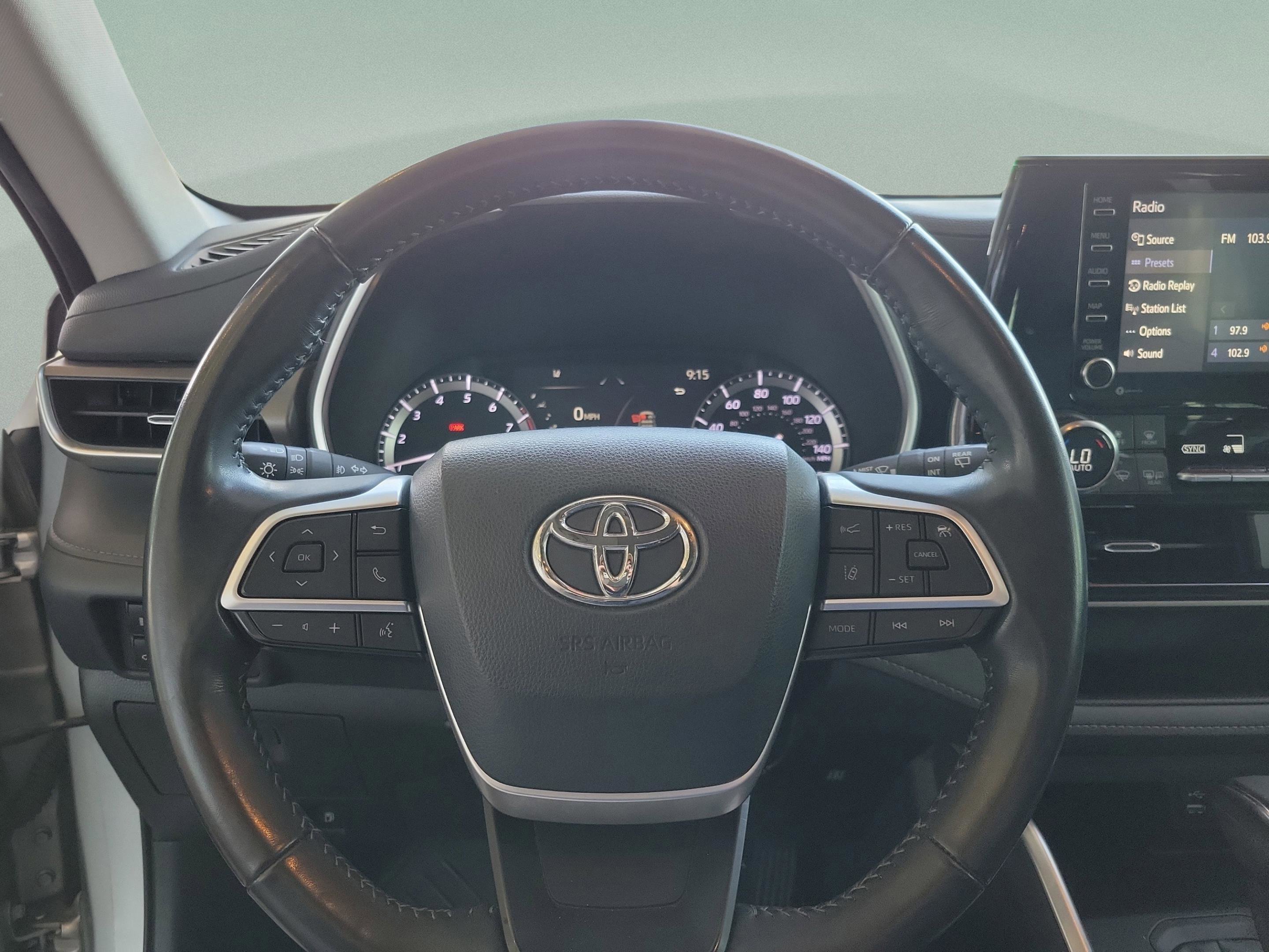 Used 2022 Toyota Highlander XLE image 16