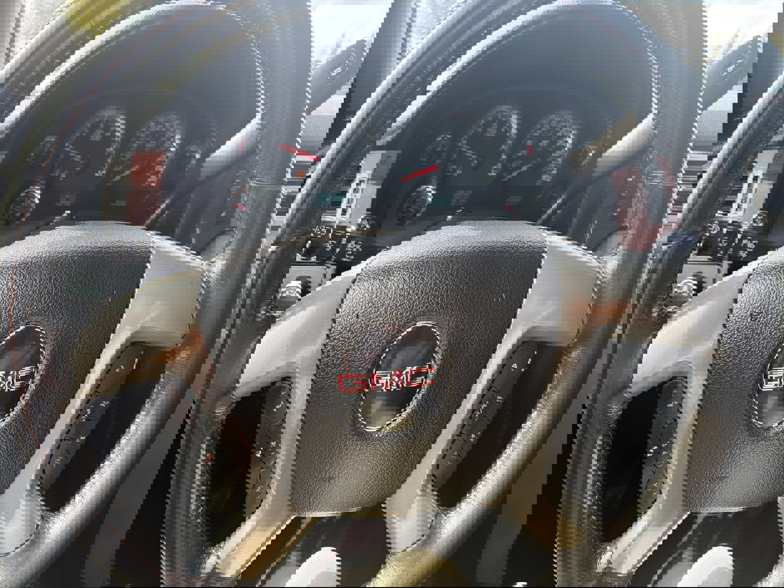 Used 2011 GMC Yukon XL SLE image 15