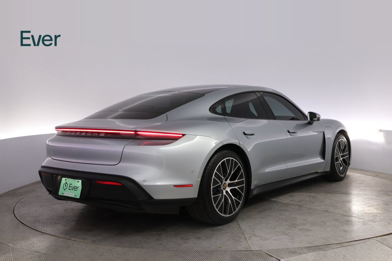 Used 2022 Porsche Taycan RWD image 3