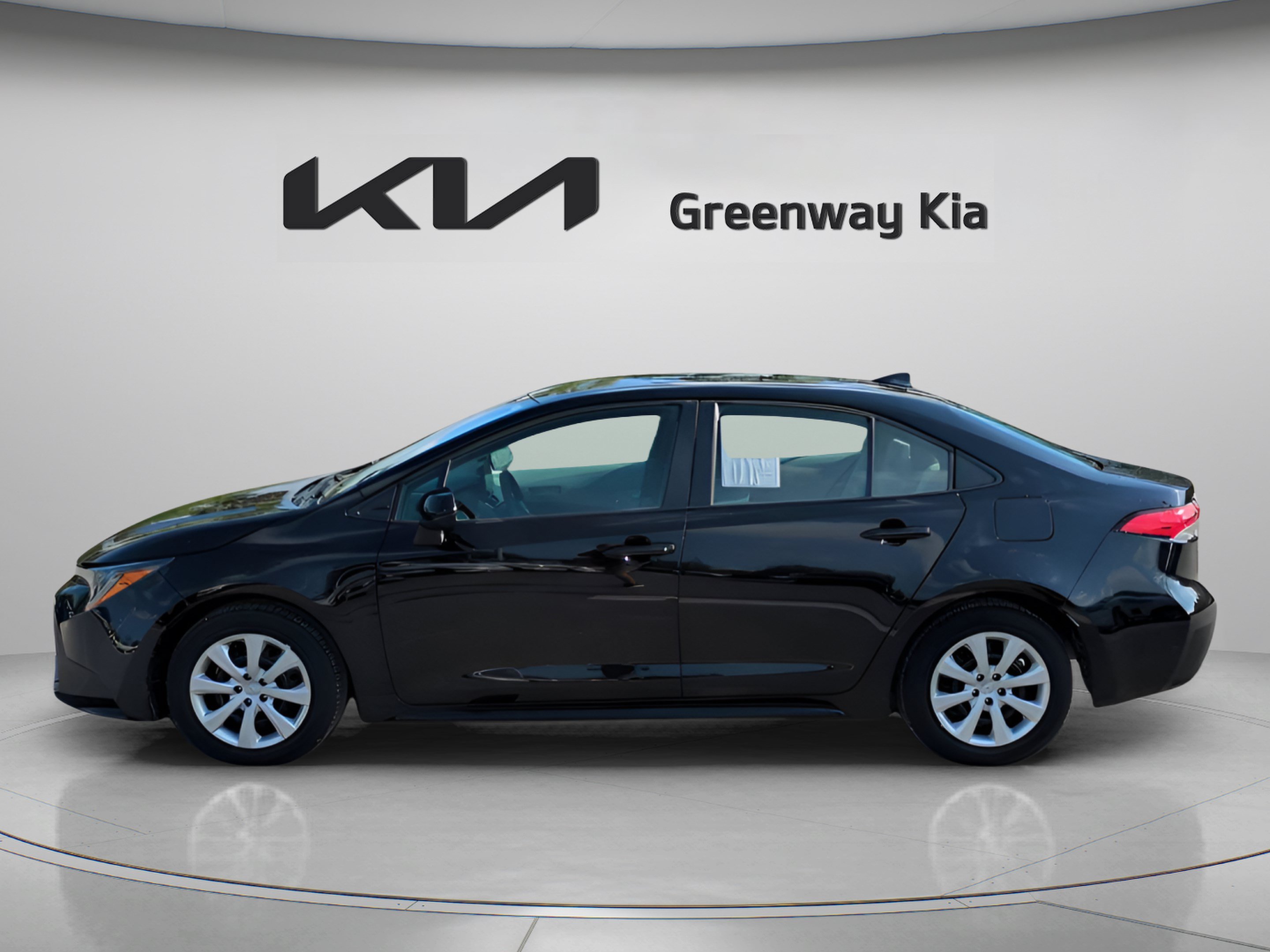 Used 2024 Toyota Corolla LE FWD image 6
