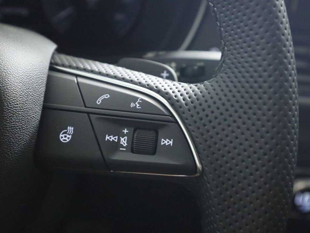 Used 2025 Audi Q5 e Premium Plus w/ Premium Plus Package image 13