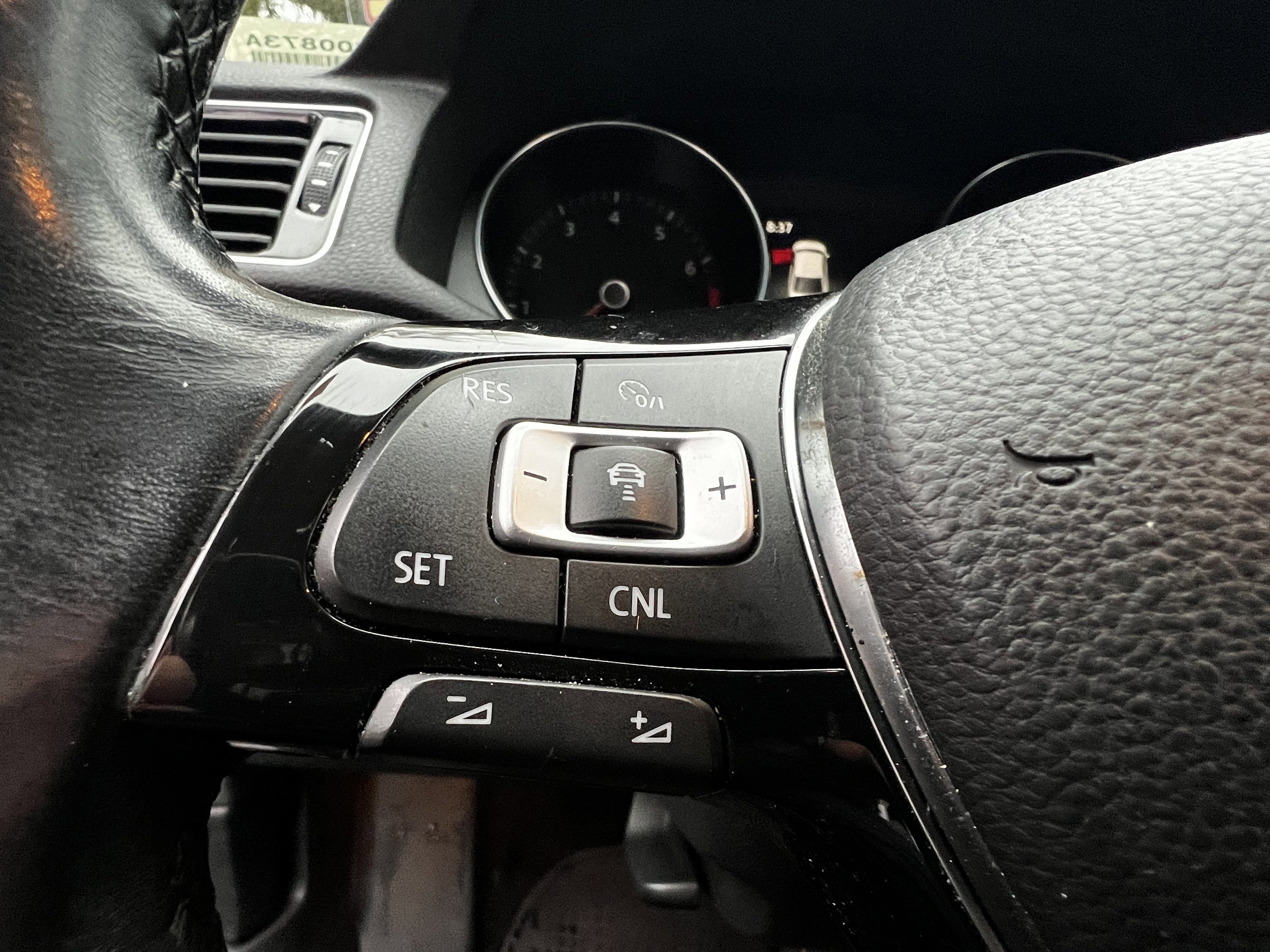 Used 2018 Volkswagen Passat 3.6 SEL Premium image 19