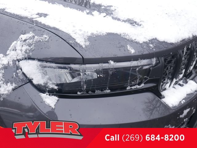 Certified 2023 Jeep Grand Cherokee Altitude image 10