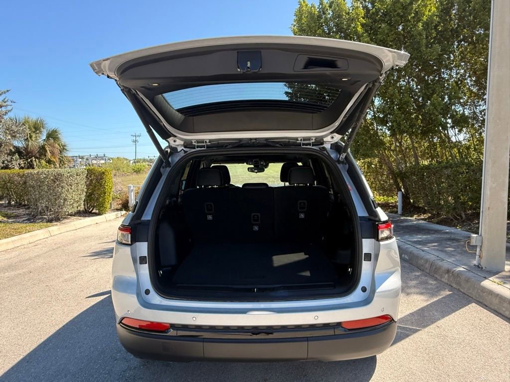 Used 2023 Jeep Grand Cherokee Altitude image 36