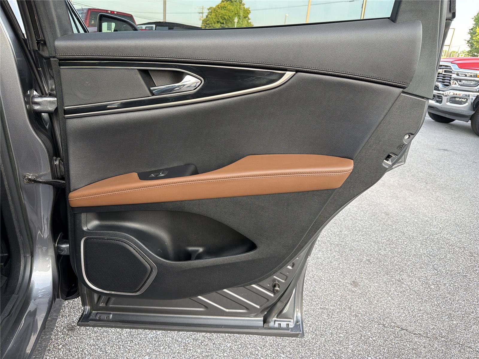 Used 2022 Lincoln Nautilus Reserve FWD image 15