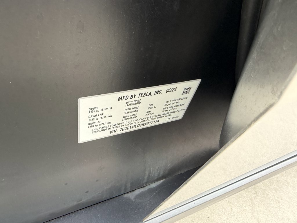 Used 2024 Tesla Cybertruck AWD Crew Cab image 47