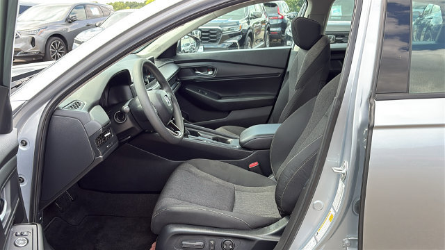 Used 2023 Honda Accord EX image 10