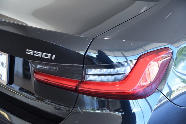 Used 2021 BMW 330i xDrive Sedan AWD/4WD image 11