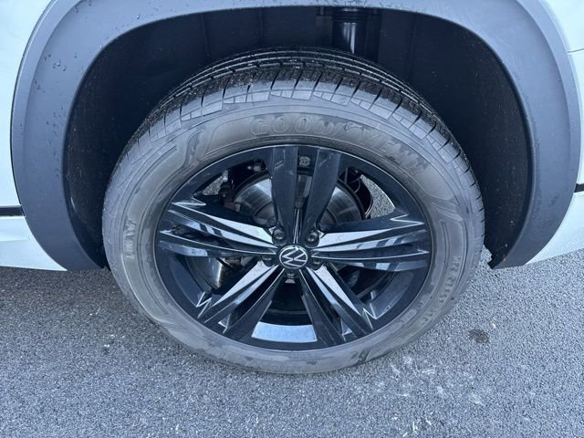 Used 2023 Volkswagen Atlas SEL R-Line image 35