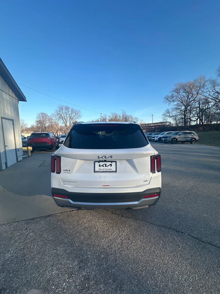 New 2026 Kia Sorento S image 3