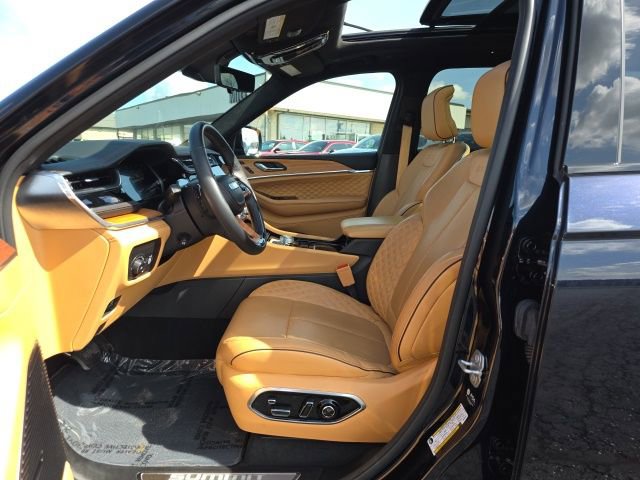 Used 2024 Jeep Grand Cherokee Summit image 14