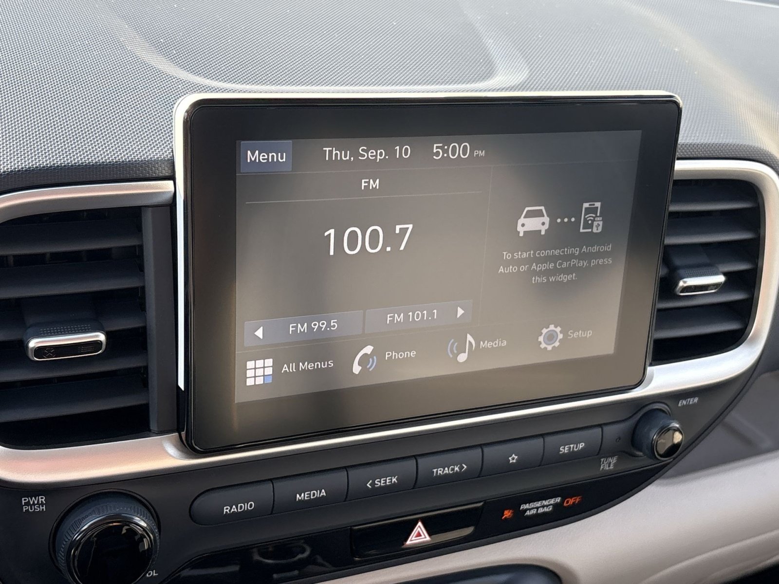 Used 2026 Hyundai Venue SEL FWD image 18