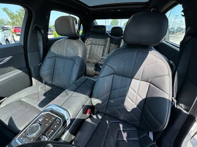 Used 2024 BMW i7 eDrive50 RWD image 27