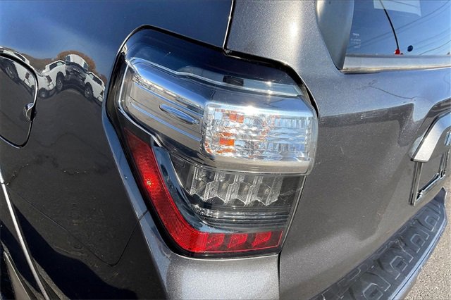 Used 2018 Toyota 4Runner SR5 Premium image 32