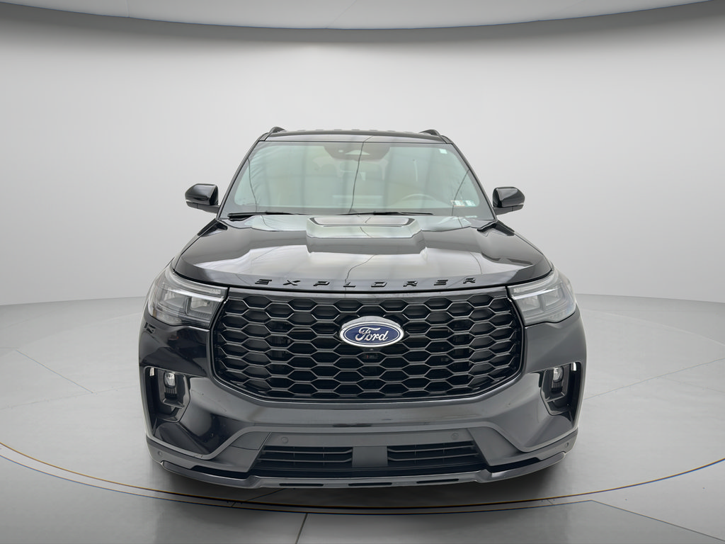Used 2025 Ford Explorer ST-Line w/ ST-Line Street Pack AWD/4WD image 2