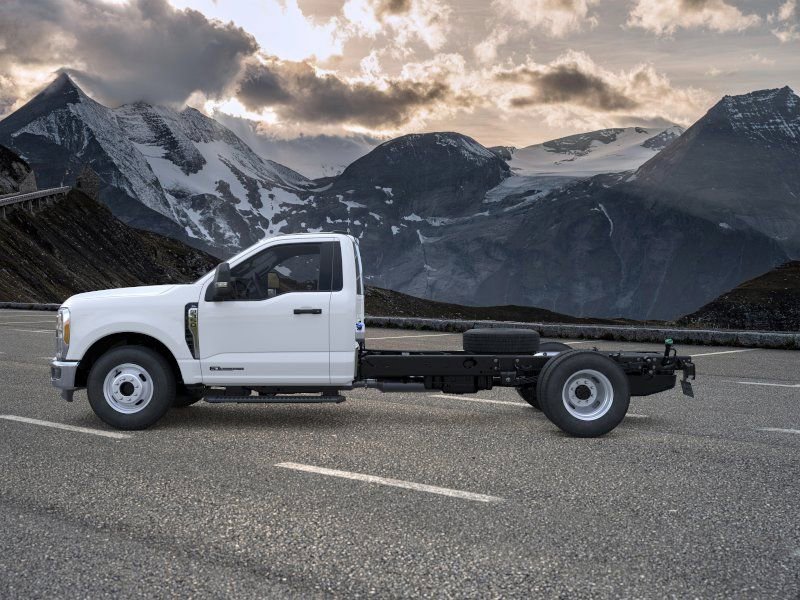 New 2025 Ford F350 XL RWD image 4