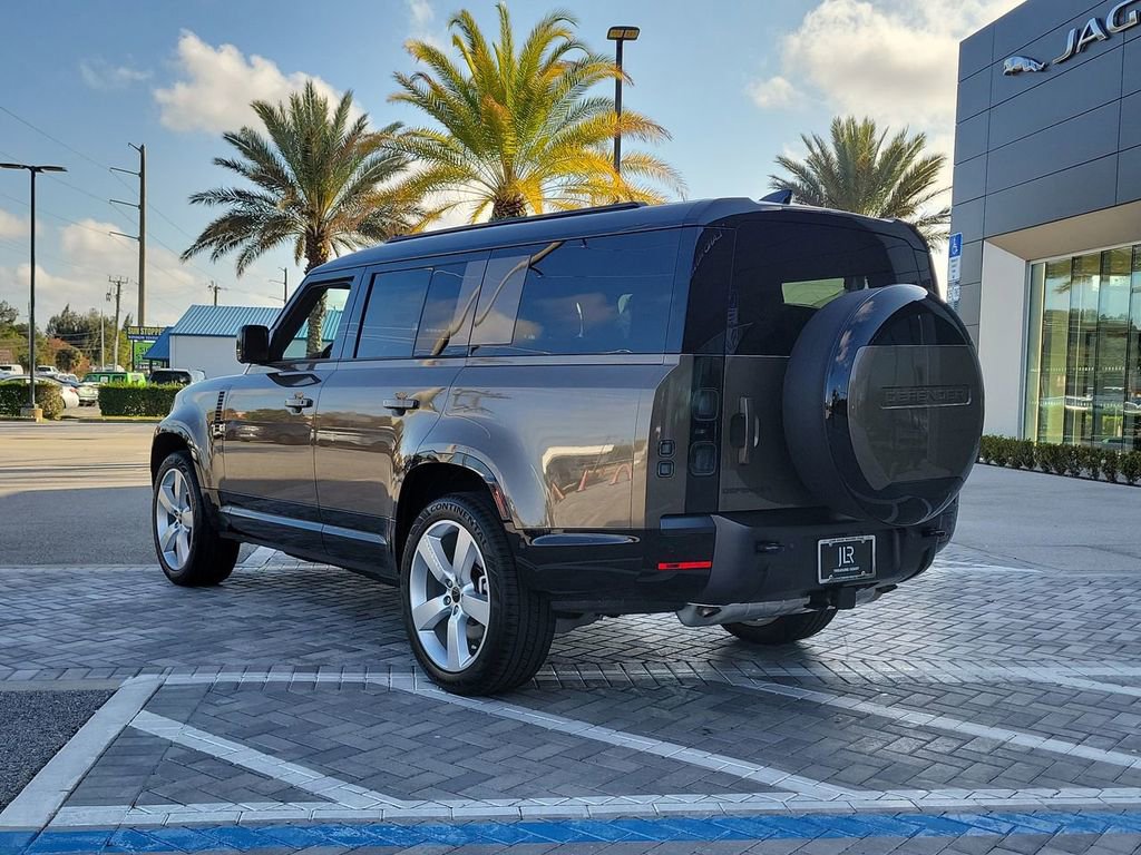 New 2026 Land Rover Defender 130 X-Dynamic SE image 3