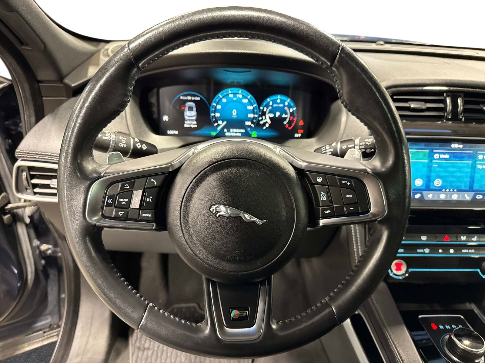 Used 2018 Jaguar F-PACE S image 29
