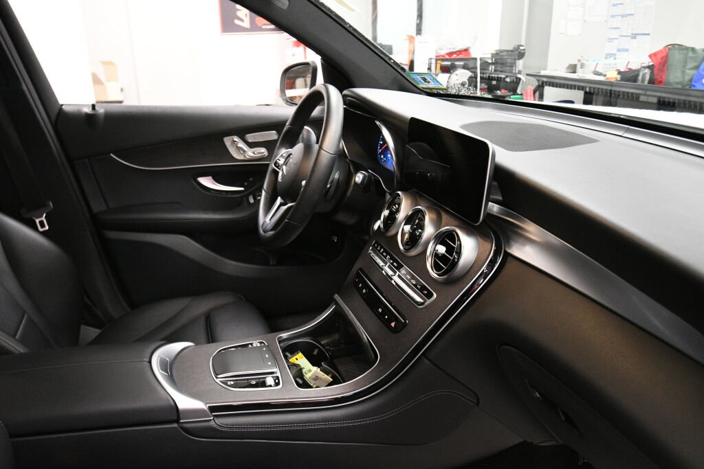 Used 2020 Mercedes-Benz GLC 300 4MATIC image 32