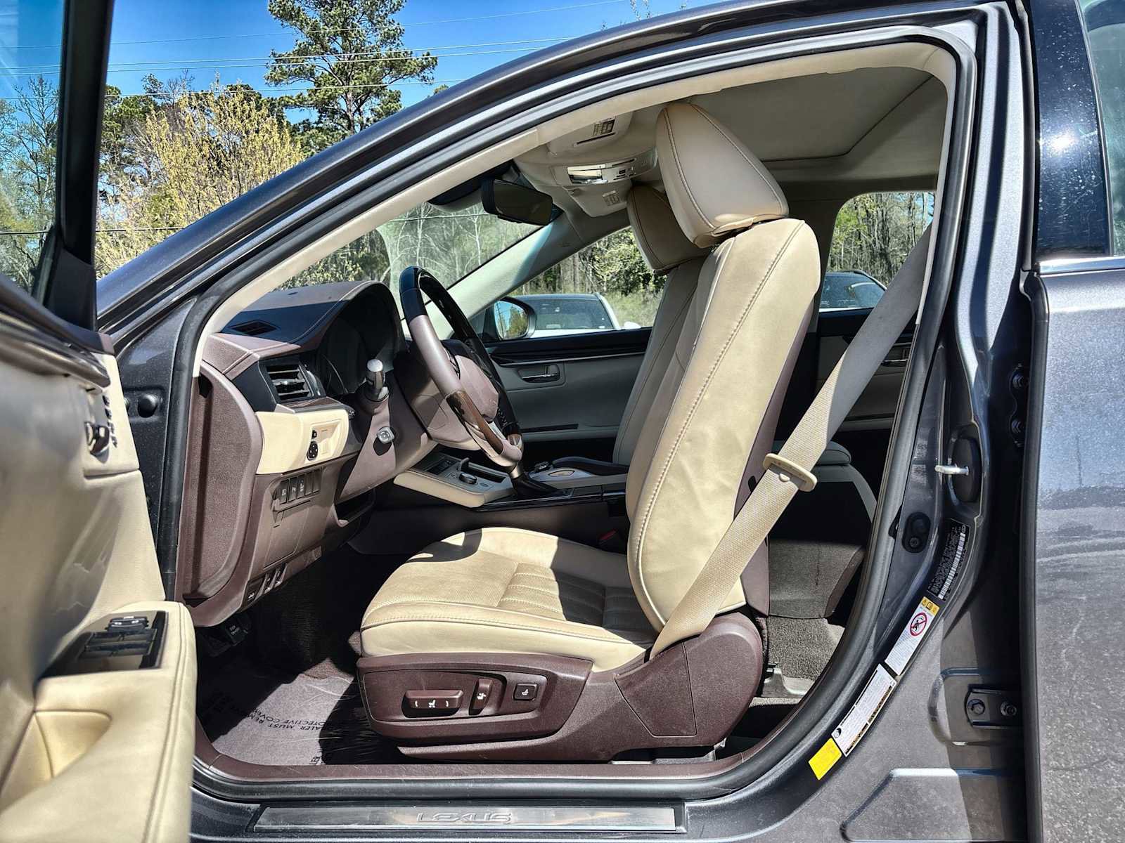 Used 2018 Lexus ES 350 w/ Luxury Package w/Wood Trim image 2