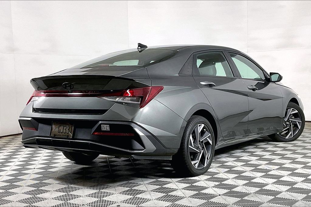 Used 2025 Hyundai Elantra Sport image 9