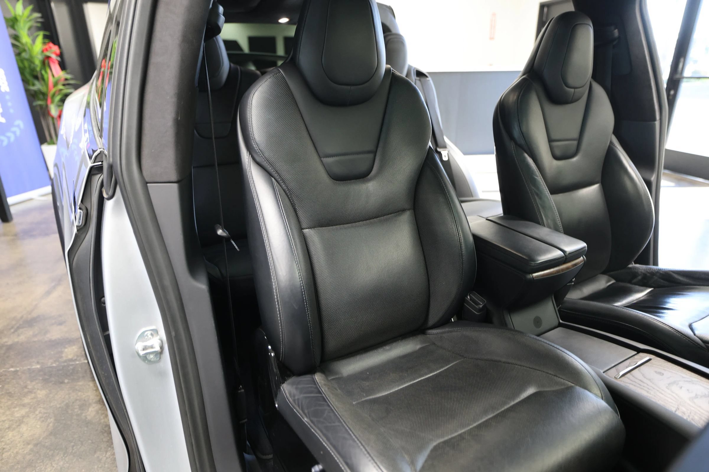Used 2017 Tesla Model X 90D AWD/4WD image 36