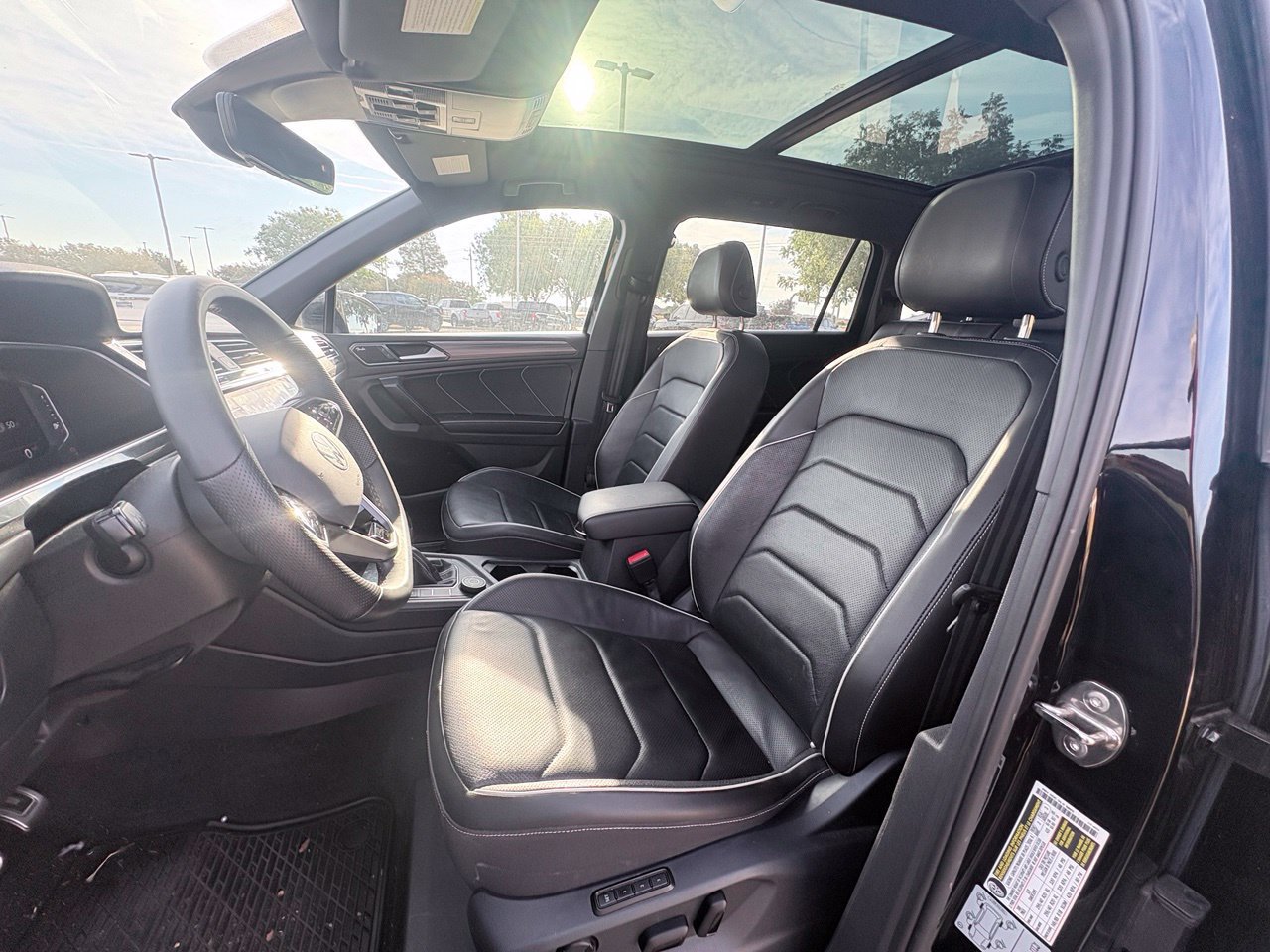 Used 2022 Volkswagen Tiguan SEL R-Line AWD/4WD image 6