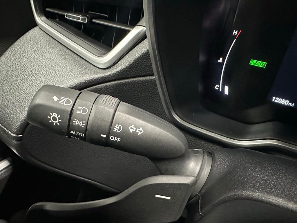 Used 2025 Toyota Corolla Cross XSE image 21