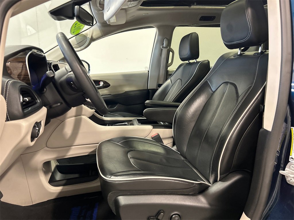 Used 2022 Chrysler Pacifica Limited image 15
