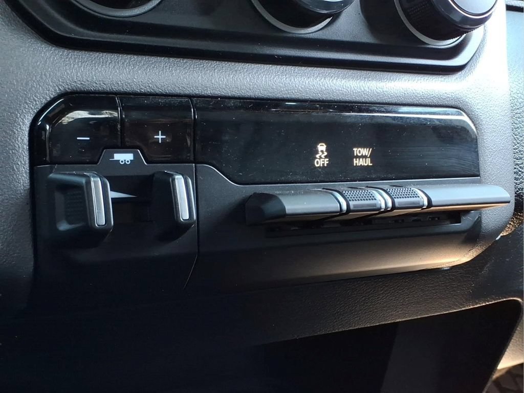 Used 2024 RAM 2500 Big Horn AWD/4WD image 16